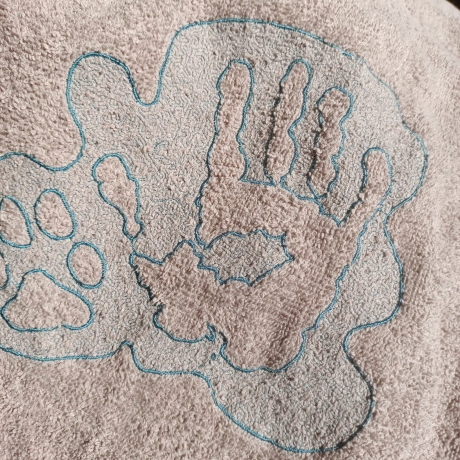 Embossed Datei - rechte Hand und Pfote - 19.31x18.67 cm