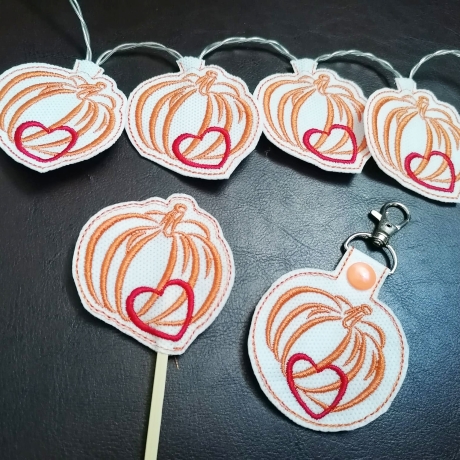 8x Kürbis mit Herz Herbst Dekoset ITH  Stickdatei stickdirwas