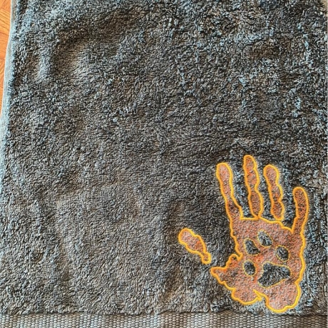 Embossed Datei - Pfote in der rechten Hand - 16.04x19.53 cm