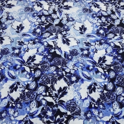 Stoff Viskose Blusenstoff mit Blumen Blüten blau weiß marine