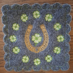 Hufeisen - eines der schönsten Glücksbringer - 18,3 x 18,3 cm