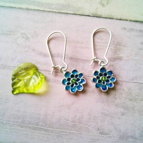 Ohrringe aus 925er Sterling Silber und Blume Anhänger mit Emaille