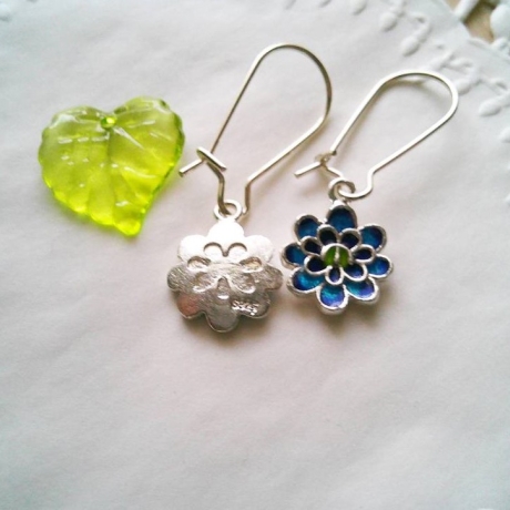 Ohrringe aus 925er Sterling Silber und Blume Anhänger mit Emaille