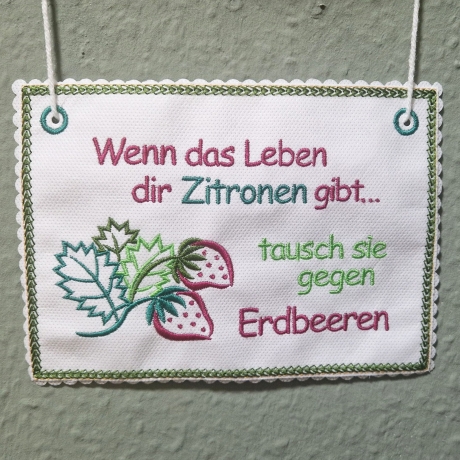 Erdbeeren Stickdatei Solo Schild und Mugrug mit Text oder Blanko