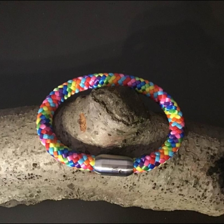 Buntes Segelseilarmband mit Edelstahlmagnetverschluß