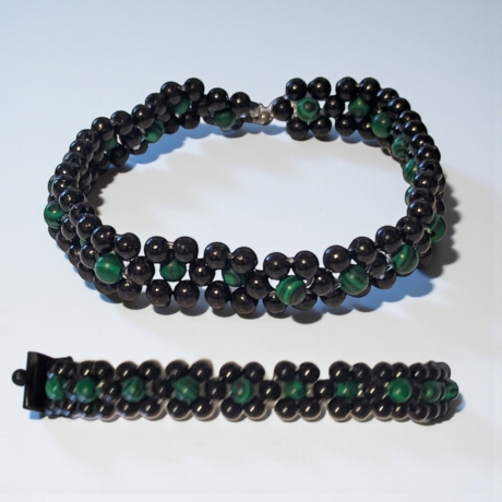 Perlenarmband Blumenmuster