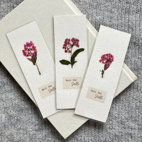 Zeit für Stille • Lesezeichen mit gepresster Blume 