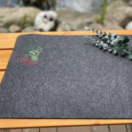 Erdbeeren Stickdatei Solo Schild und Mugrug mit Text oder Blanko