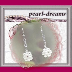 Wow Ohrringe mit einer Perlenkugel