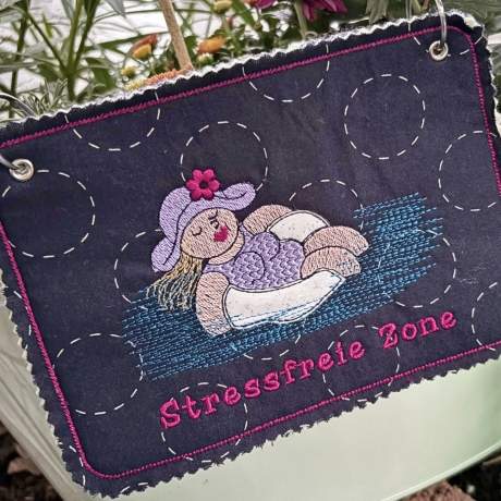 Badefrau mit Schwimmreifen Stickdatei mit Applikation