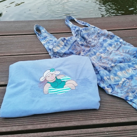 Badefrau mit Schwimmreifen Stickdatei mit Applikation