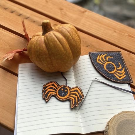 Spinne Lesezeichen Buchecke Lichtdeko 3x Satinstick stickdirwas