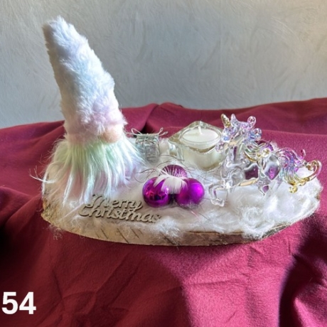Advents-und Weihnachtsgesteck mit Wichtel und Einhorn