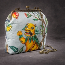 Handgefertigte Tasche – Chevron & Löwenmotiv