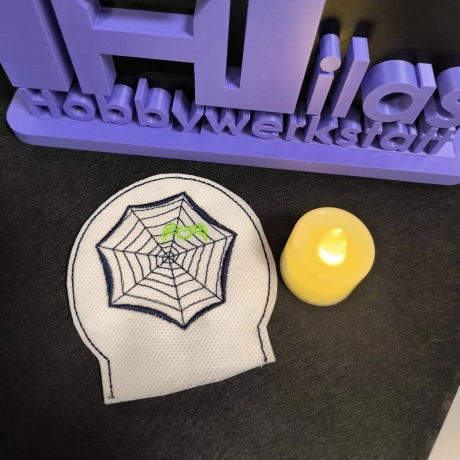 Spinne mit Netz Lichtdeko Halloween Stickdatei