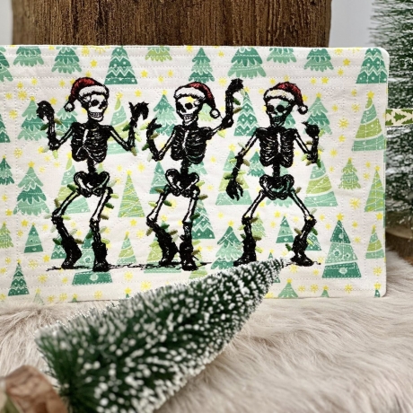 Ferberline Stickdatei Scribble Knochenkasper ab 13x18