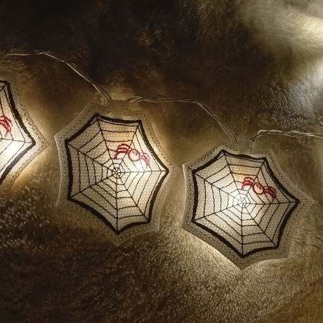 Spinne mit Netz Lichtdeko Halloween Stickdatei