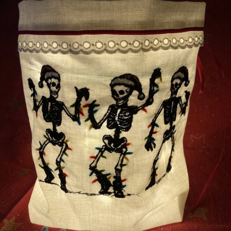 Ferberline Stickdatei Scribble Knochenkasper ab 13x18