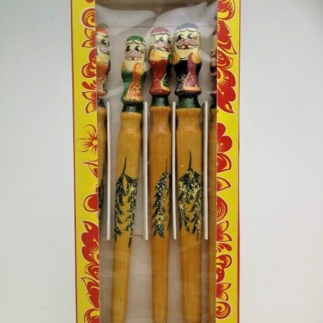 Set Buntstifte-Bleistifte-Kugelschreiber Matroschka-Serie