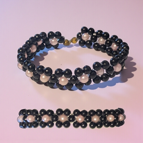 Perlenarmband Blumenmuster