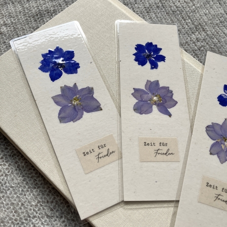 Zeit für Frieden • Lesezeichen mit gepressten Blumen 