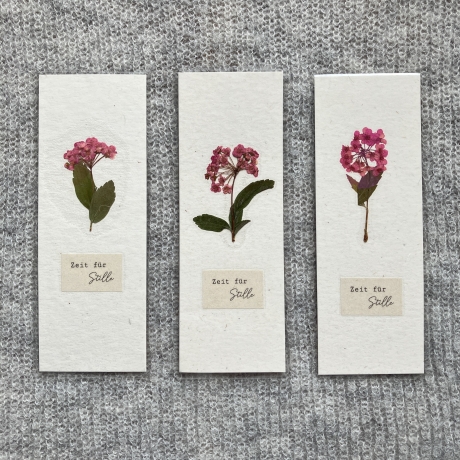 Zeit für Stille • Lesezeichen mit gepresster Blume 