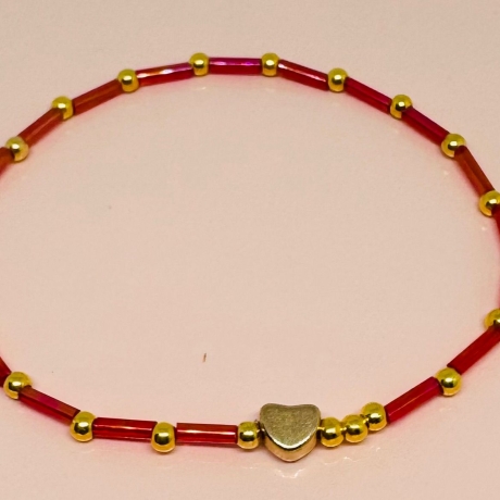 Boho Herz Armband mit goldfarbenen Perlen