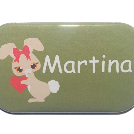 Namensschild Name personalisiert eckig Button Hase