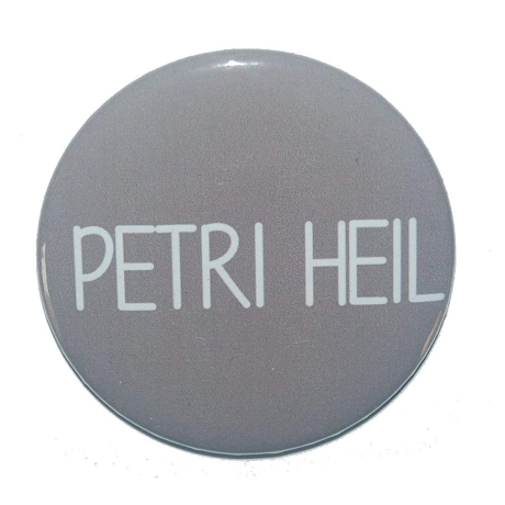 Button 50 mm mit Anstecknadel Spruch Petri Heil