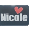 Namensschild Name personalisiert eckig Button Herz