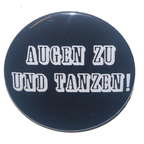 Button 50 mm mit Anstecknadel Spruch Augen zu und tanzen