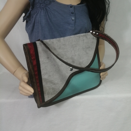 Handtasche Oversized Clutch grau rot türkis Unikat robust Satin