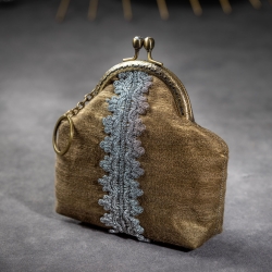 Handgefertigte Stofftasche – Goldbraun mit silberner Spitze