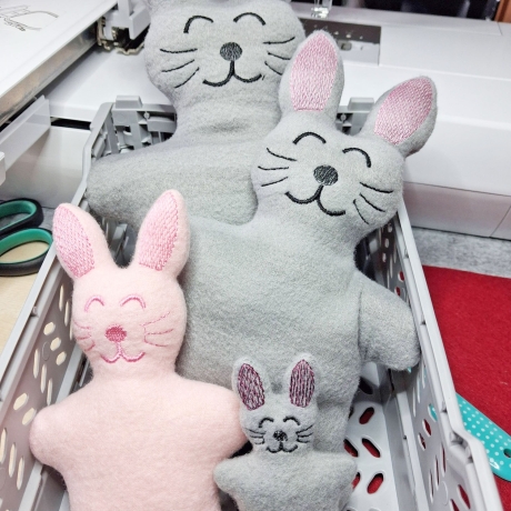 Hasenkissen Stickdatei 12x ITH Hase als Kissen Deko stickdirwas