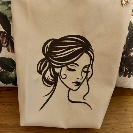 Misses in 3 Größen - Stickdatei bei Michis Textilatelier