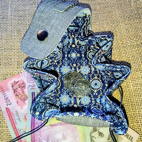 Kleingeldheld ITH  -  Stickdatei bei Michis Textilatelier