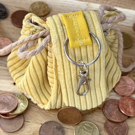 Kleingeldheld ITH  -  Stickdatei bei Michis Textilatelier