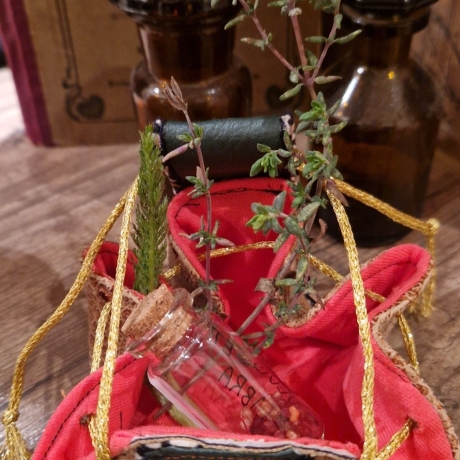 Kleingeldheld ITH  -  Stickdatei bei Michis Textilatelier