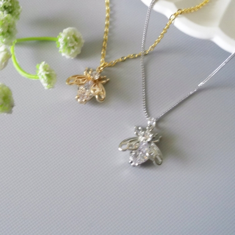 Halskette aus 925er Sterling Silber mit einer Biene in 3 D Design