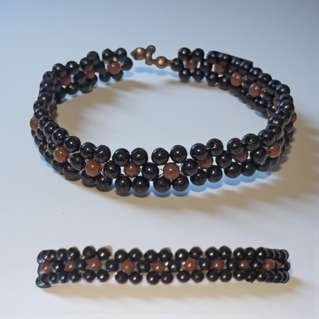 Perlenarmband Blumenmuster