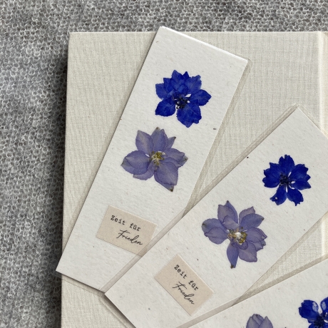 Zeit für Frieden • Lesezeichen mit gepressten Blumen 