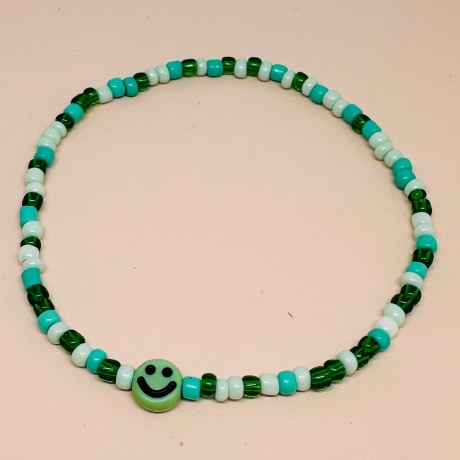 Kawaii Smiley Armband – Handgemachtes Y2K Perlenarmband