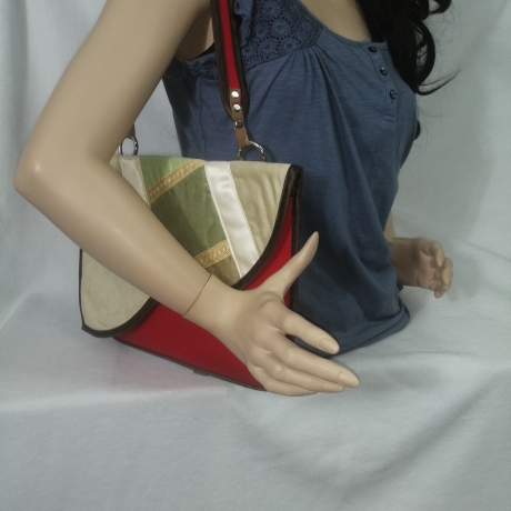 Handtasche Oversized Clutch grün rot Unikat Satin Upcycling 