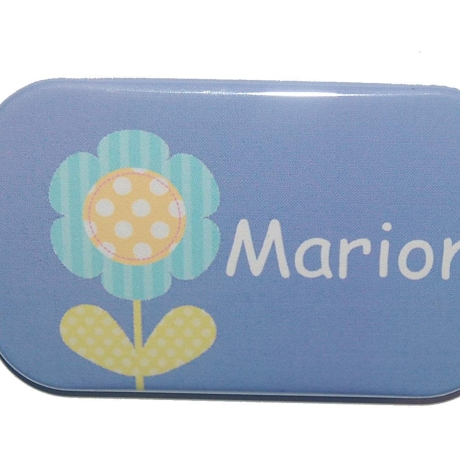 Namensschild Name personalisiert eckig Button Blume