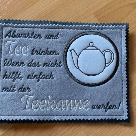 Ferberline Stickdatei Tassenteppich Mug Rug Teekanne 13x18