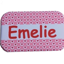Namensschild Name personalisiert eckig Button Herz