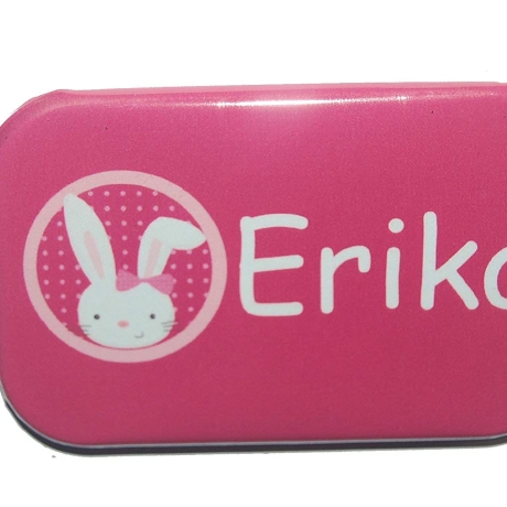 Namensschild Name personalisiert eckig Button Hase