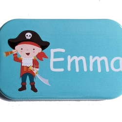 Namensschild Name personalisiert eckig Button Pirat