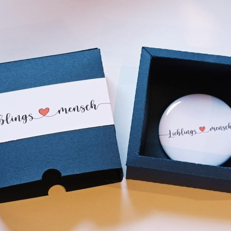 Lieblingsmensch Geschenkbox mit Ansteckbutton