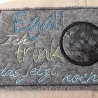Ferberline Stickdatei Tassenteppich Spruch Egal 13x18